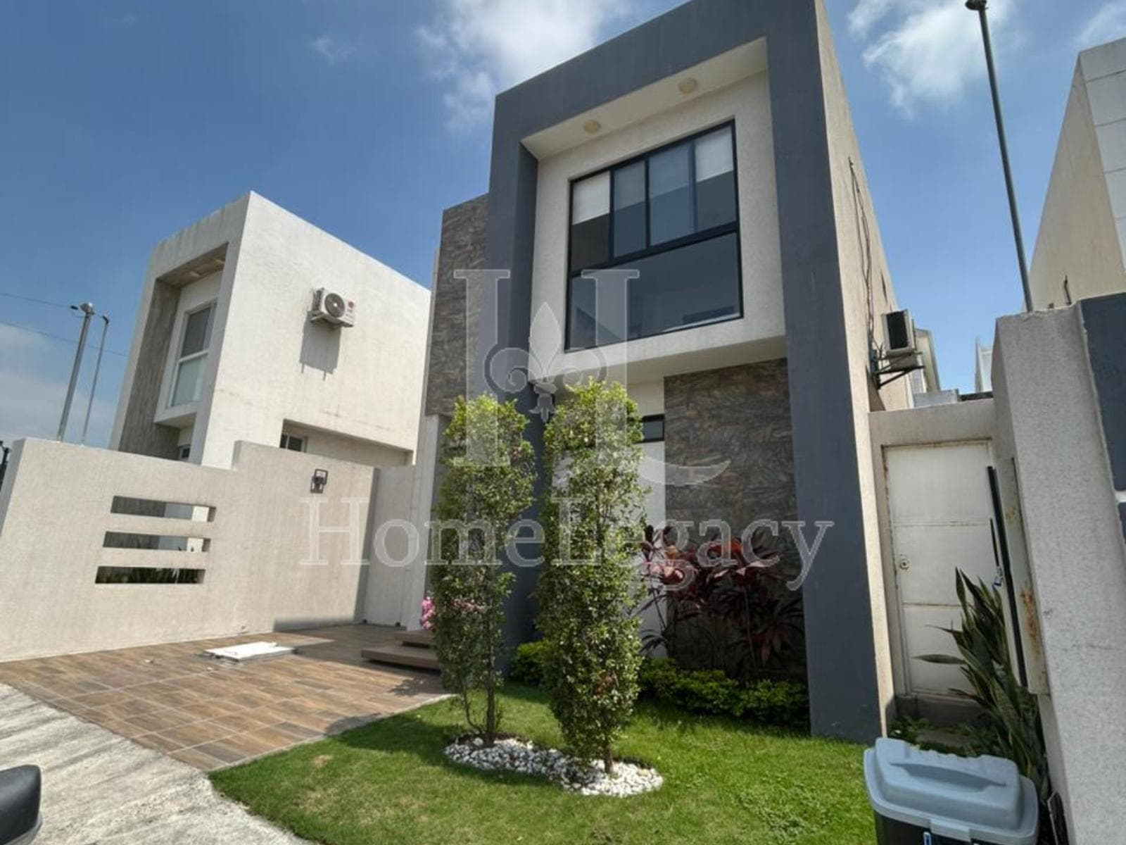 Venta de Casa con Alta Plusvalía en Zona Exclusiva - Condado AM - 1