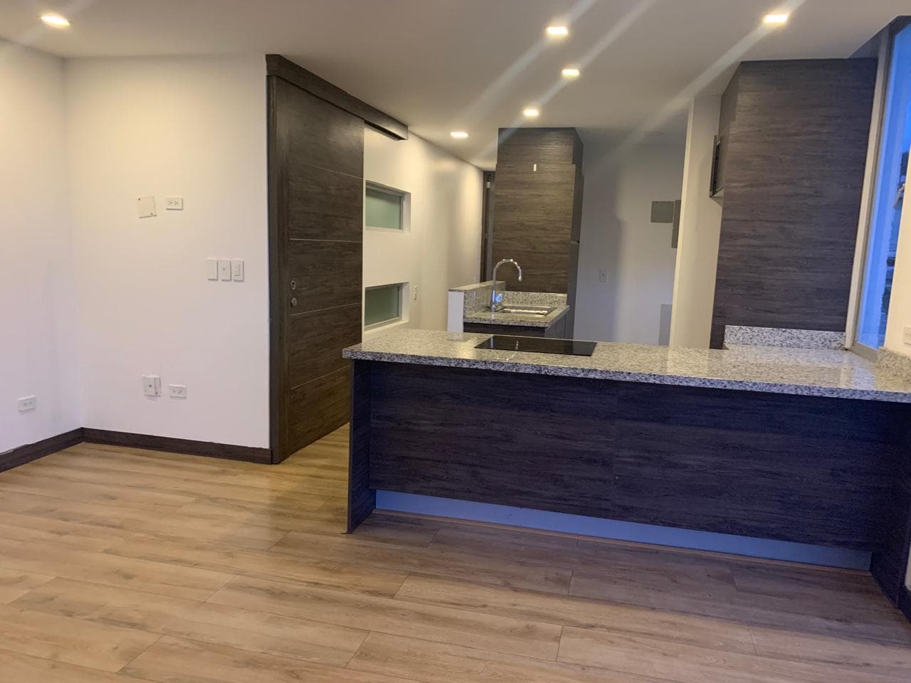 MGA / RENTA SUITE, CUMBAYA, USFQ - 1