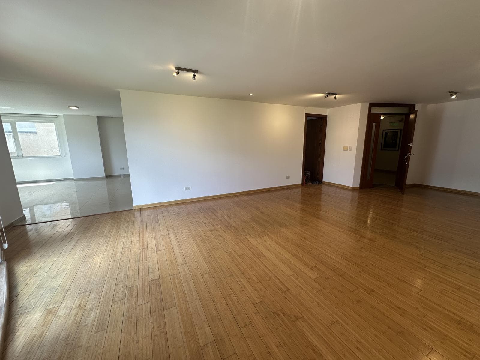 Departamento de Alquiler en Bellasvista a dos cuadras 6 de diciembre - 1