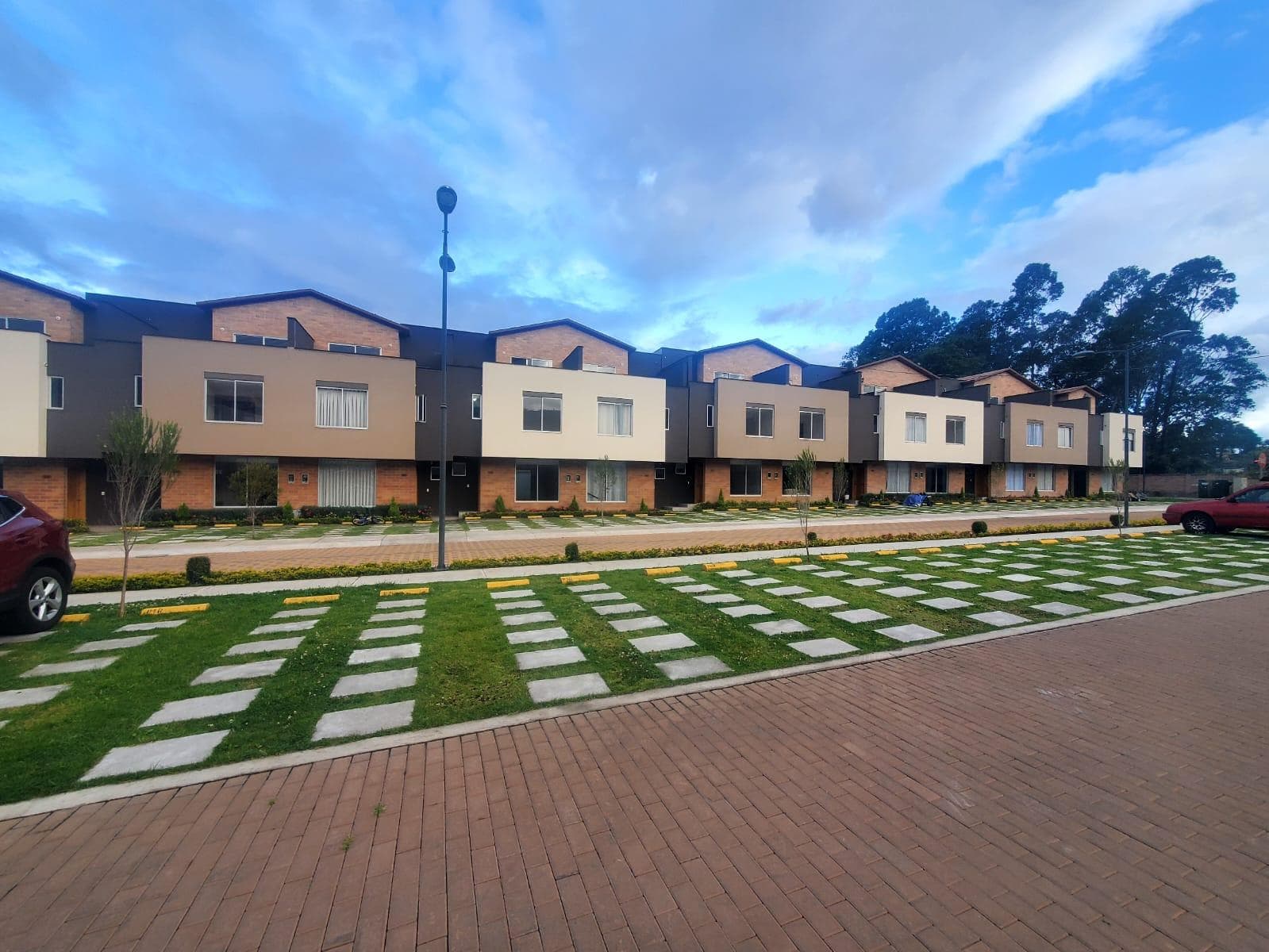 Casa Nueva a Estrenar Dentro de Conjunto con Buenas áreas Sociales. - 1