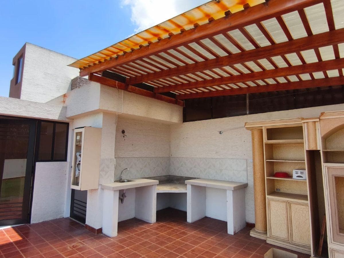 Hermoso Departamento de 3 Dormitorios con Amplia Terraza Privada - 1