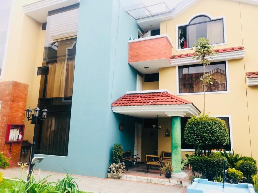 OPORTUNIDAD DEPARTAMENTO AMPLIO 3 DORMITORIOS - MACHALA A UNA CUADRA OCCIDENTAL - 1