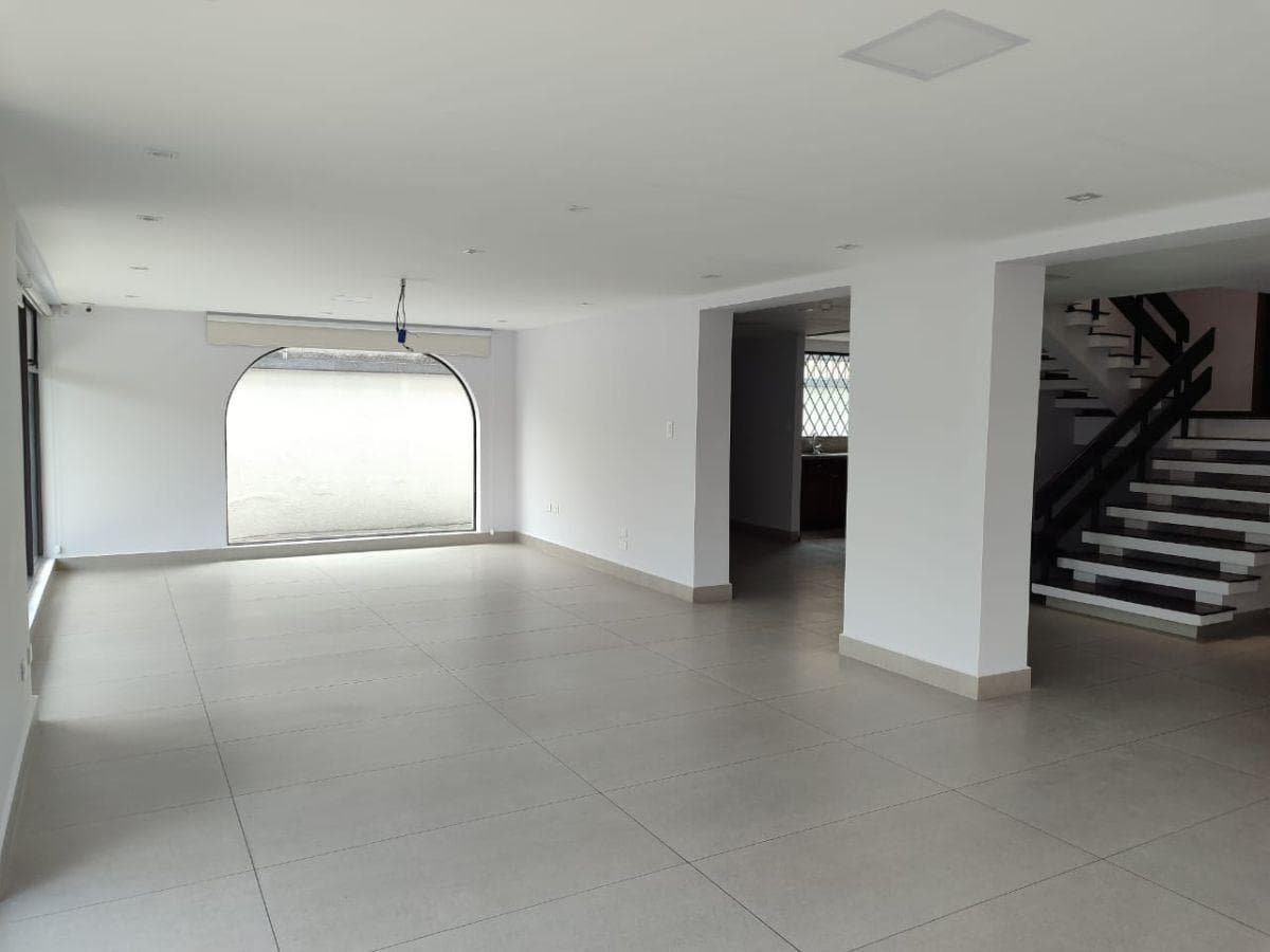 CASA EN ARRIENDO PARA USO COMERCIAL / EMPRESARIAL – SECTOR JIPIJAPA - 1