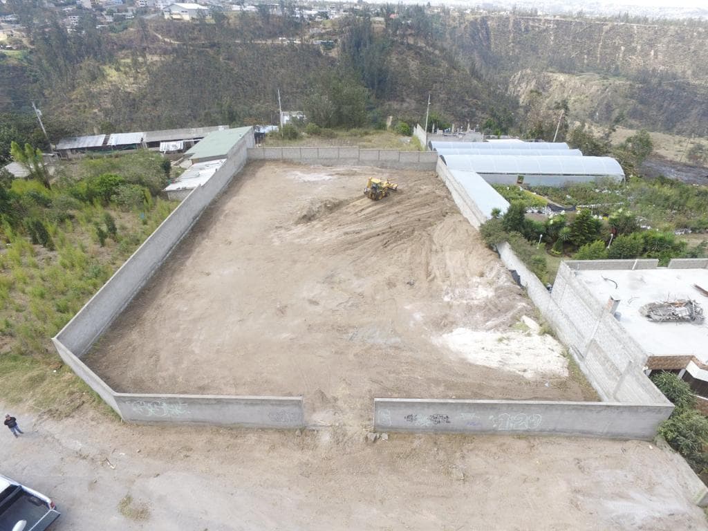 Venta de terreno en el centro de Nayón - 1