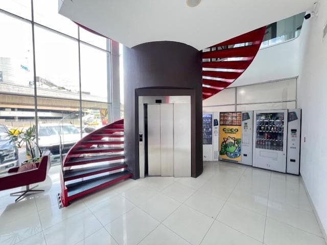 Oficina en Norte de Guayaquil sector Mall del Sol - 1