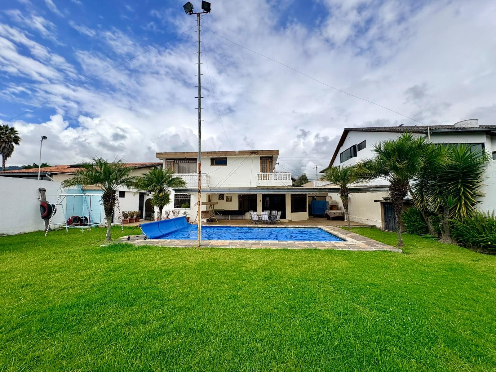 Casa Comercial de venta en La Primavera, Cumbayá - 1