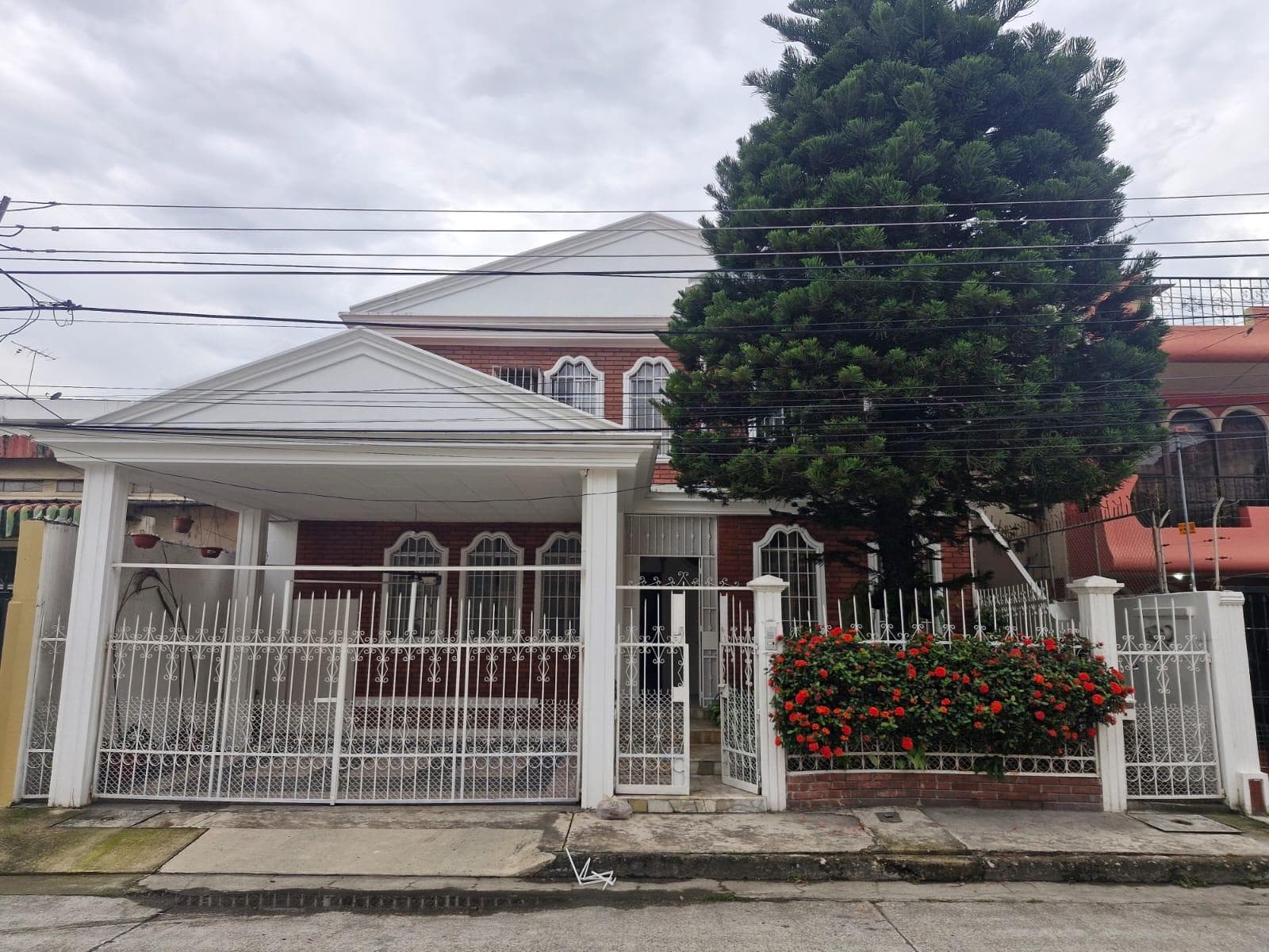 Venta de Casa Rentera en la Cdla. La Saiba - 1