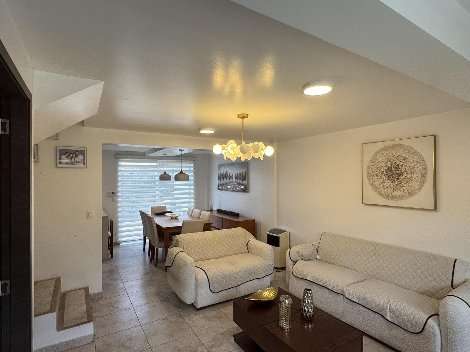 Venta casa de 3 dormitorios con baño cada uno en Pomasqui - 1