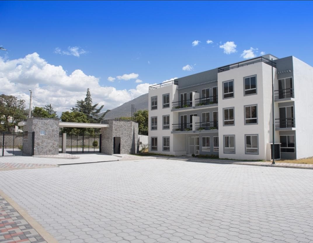 ALQUILER LINDO DEPARTAMENTO NUEVO 2 DORMITORIOS CONJUNTO CON PISCINA MITAD DEL MUNDO - 1
