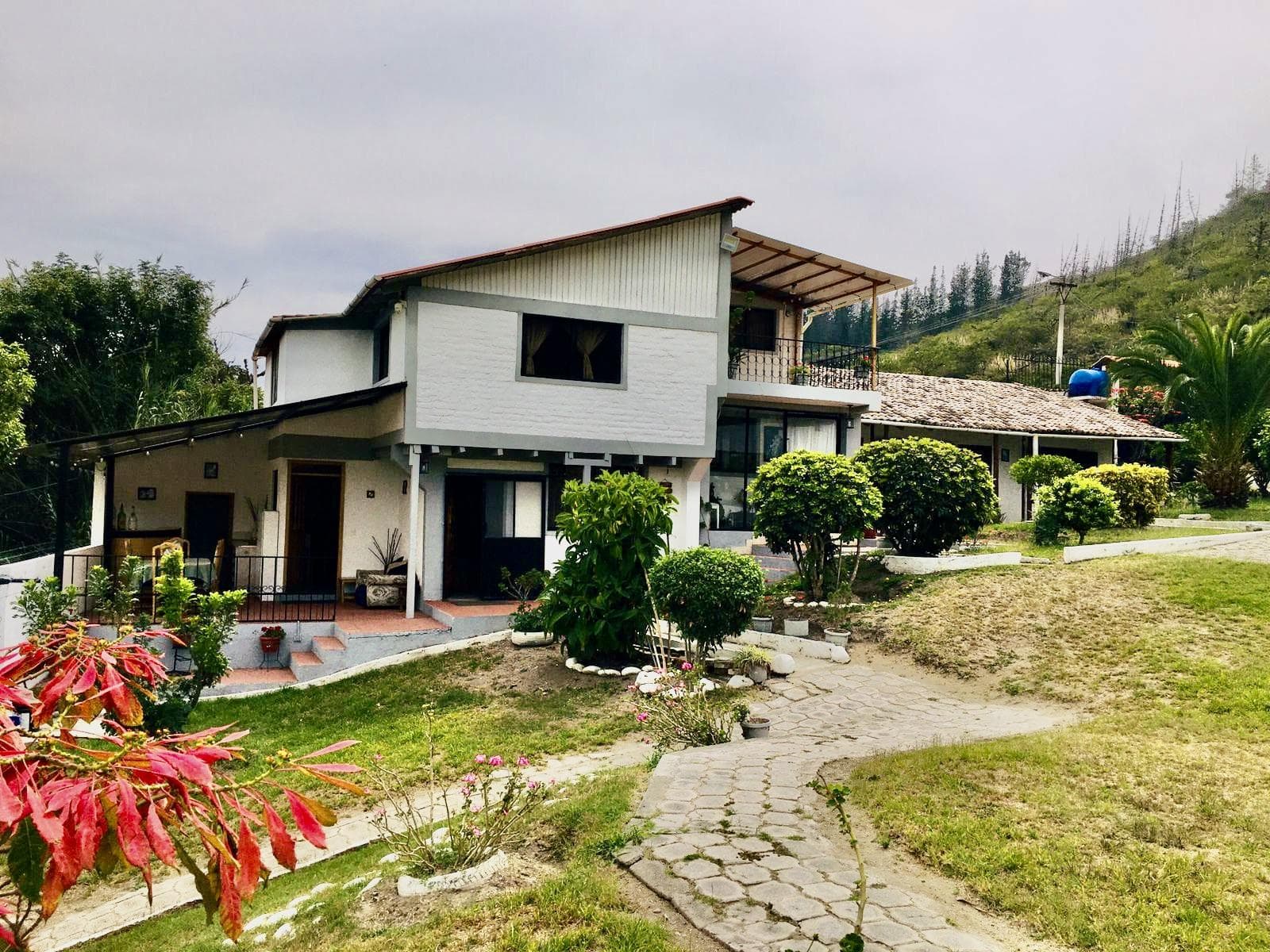 JAL. Venta Quinta Guayllabamba 1ha. para descanso y agricultura - 1