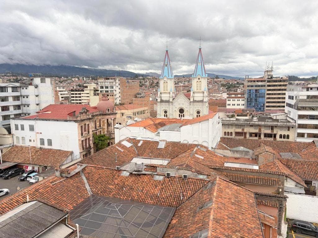Gran oportunidad amplio departamento en venta en el centro histórico de Cuenca Ec. - 1