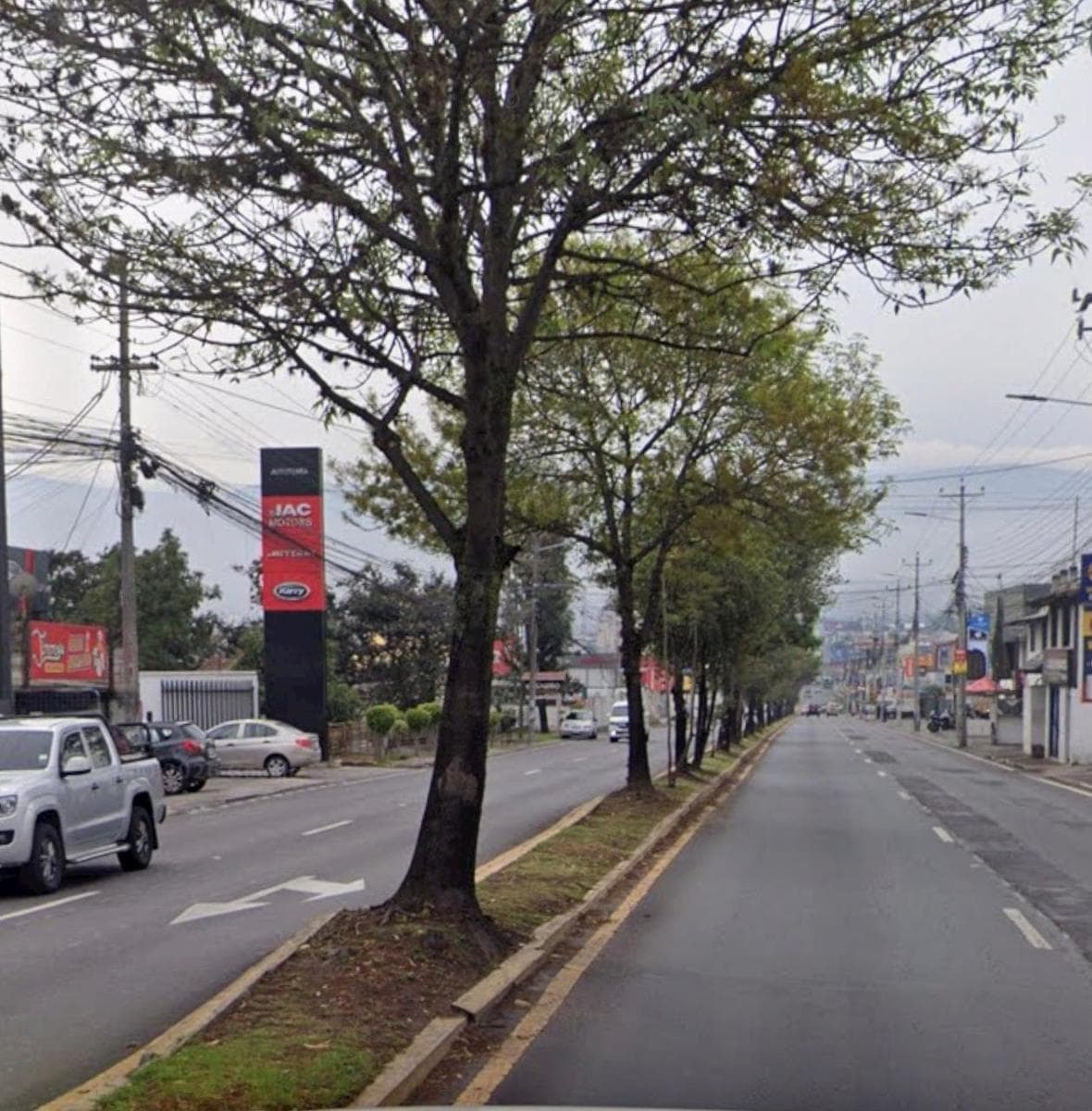 TERRENO CON CONSTRUCCIONES 100% COMERCIAL SOBRE LA INTEROCEANICA - 1