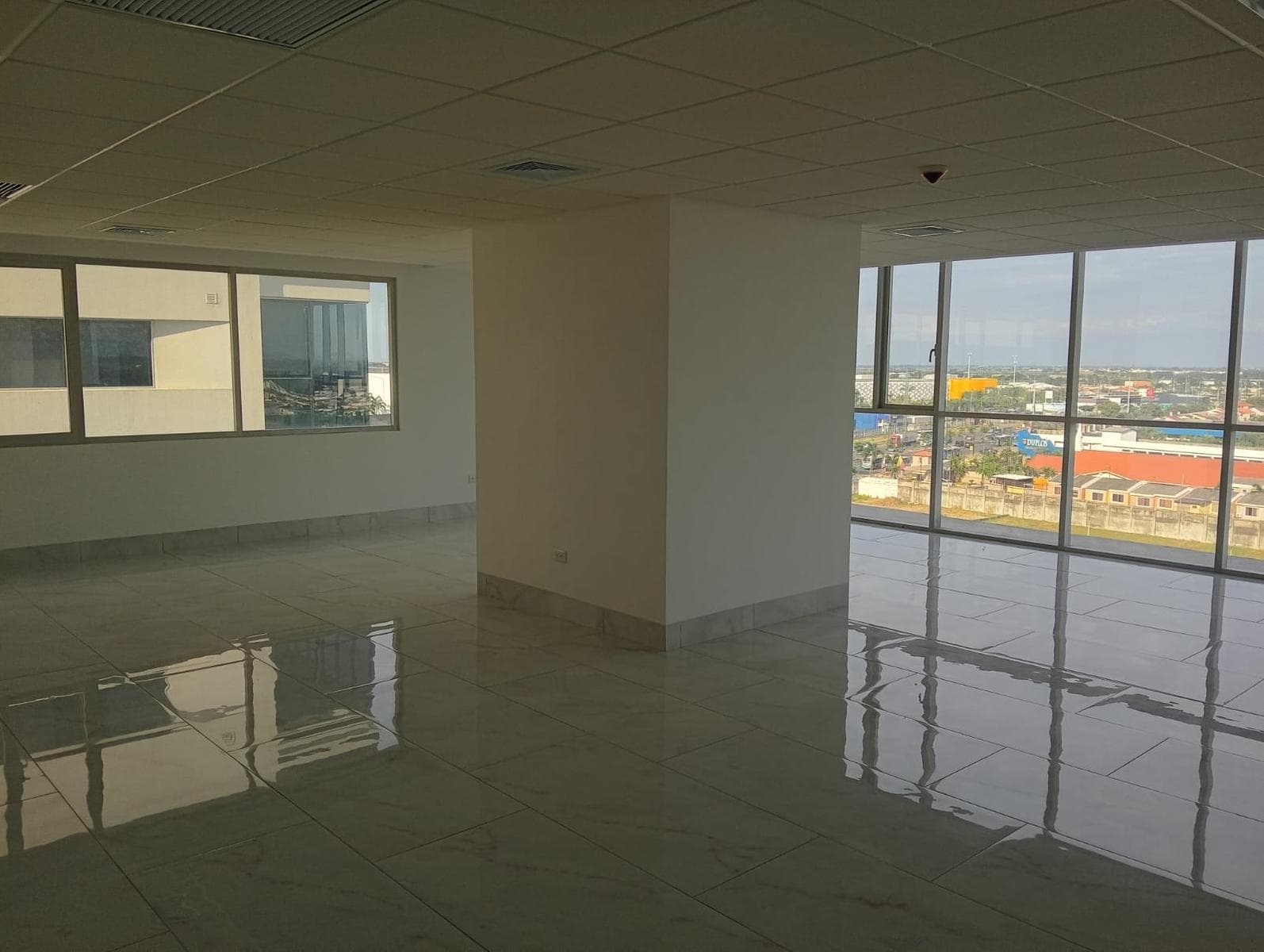 Venta/Alquiler Oficina en León Febres Cordero Ribadeneyra Daule, k.s. - 1