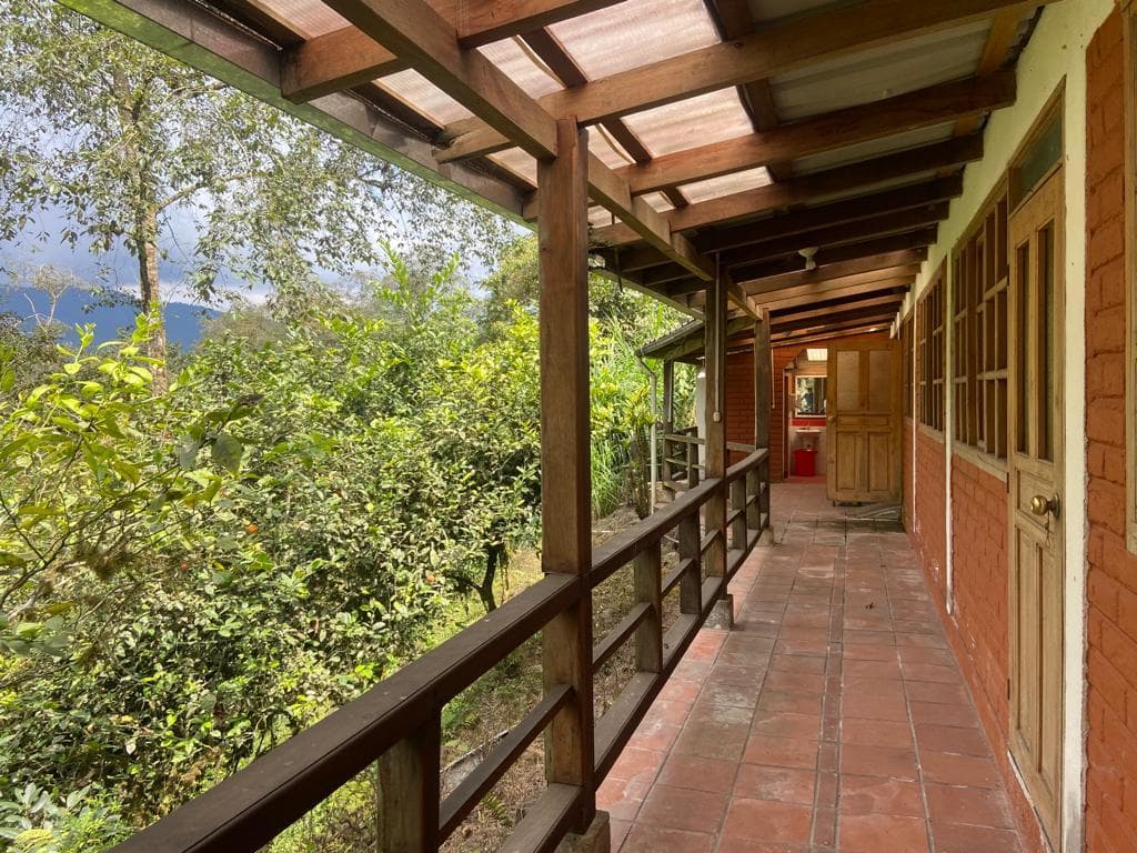 Venta Finca en Nanegalito con Frente a la vía, 22 Ha. GB. - 1