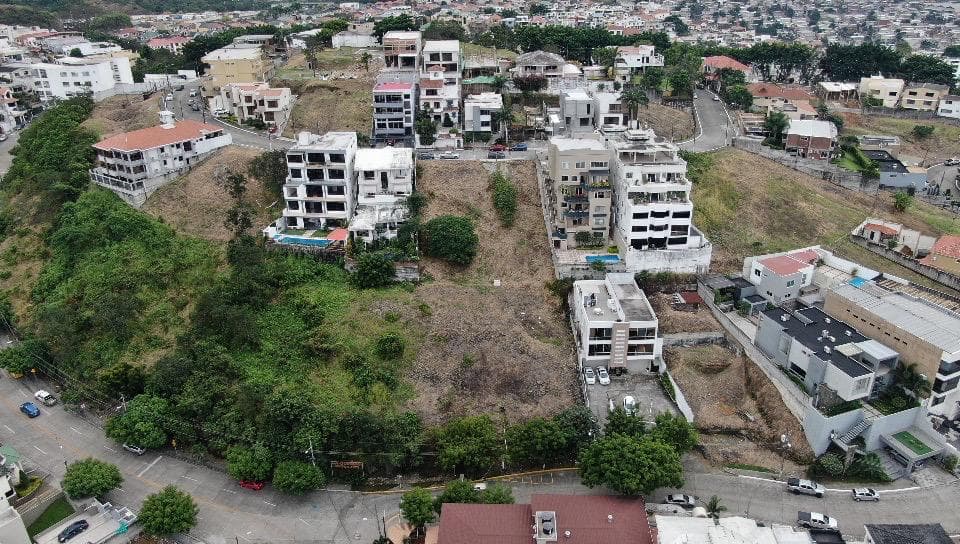VENTA DE TERRENO CON ANTEPROYECTO - CDLA. LAS CUMBRES - 1