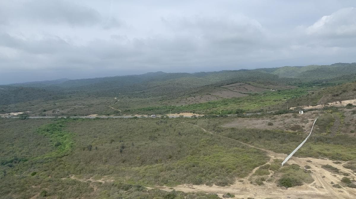 OPORTUNIDAD EN VENTA MAS DE 800 MTS DE FRENTE SOBRE RUTA SPONDYLUS SECTOR MANGLARALTO - 1