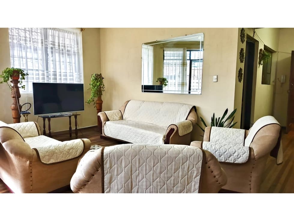 In Cuenca-Eduador, a furnished downtown apartment for rent. - 1