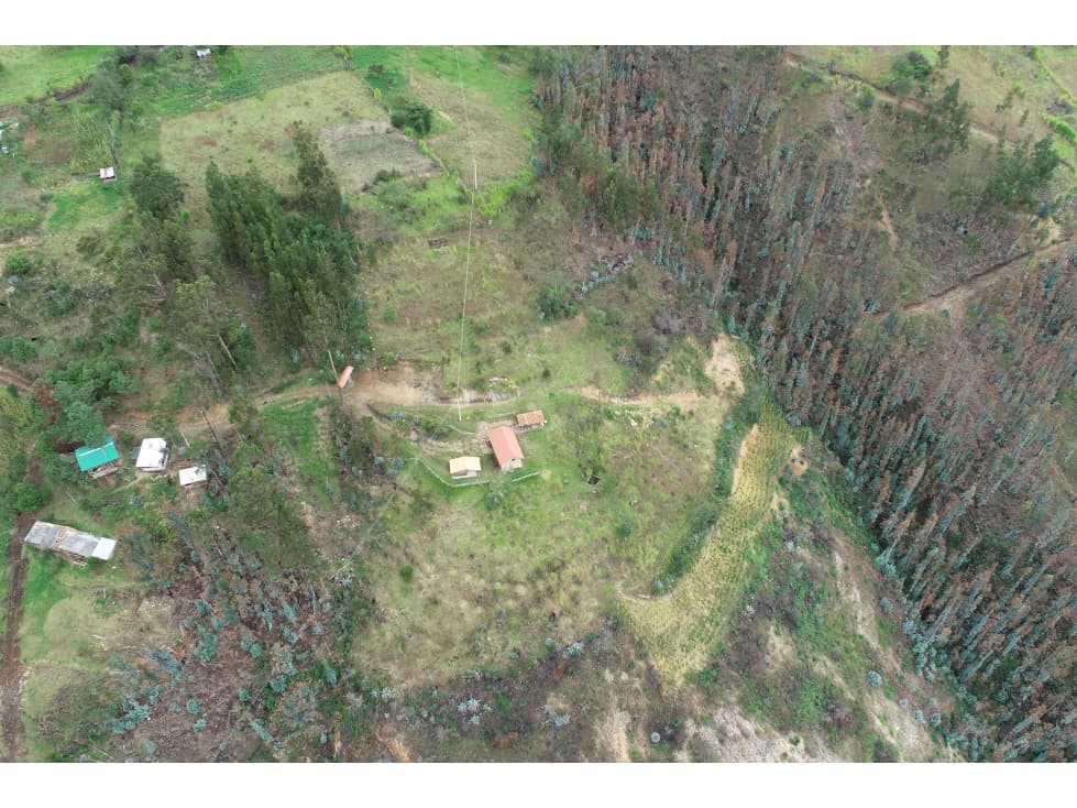 SE VENDE AMPLIO TERRENO EN SAN BARTOLOMÉ, SIGSIG, AZUAY. - 1