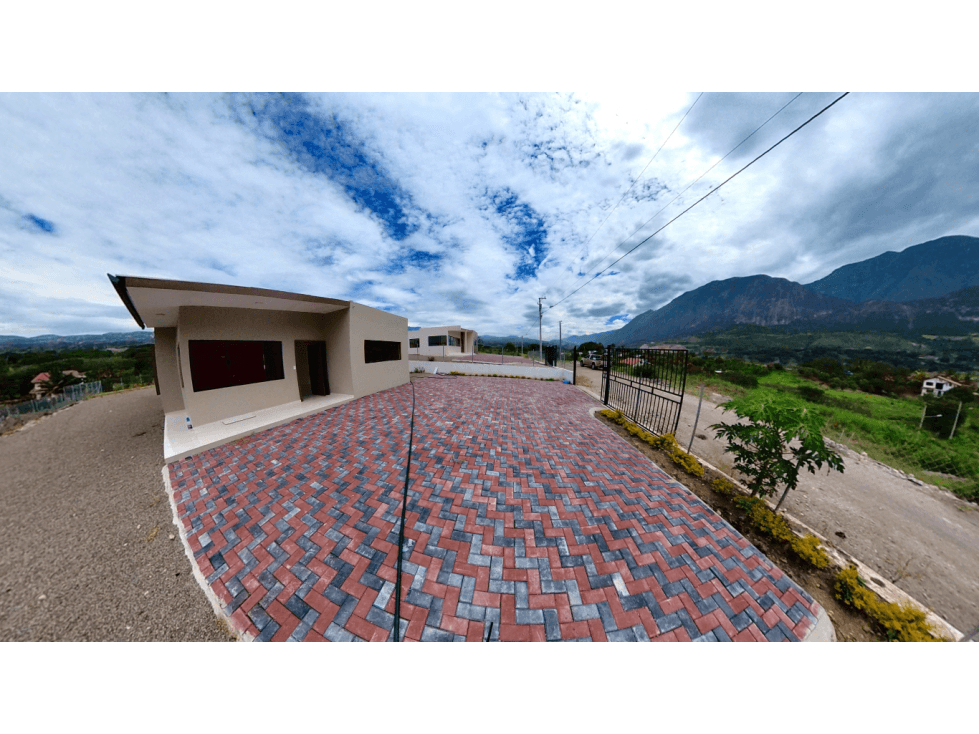 HERMOSA CASA VACACIONAL CON PISCINA EN VENTA, YUNGUILLA-ECUADOR. - 1