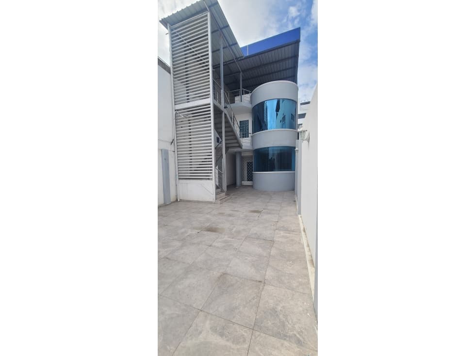 En renta locales comerciales de 40 mts2 en Manta Av. Flavio Reyes - 1