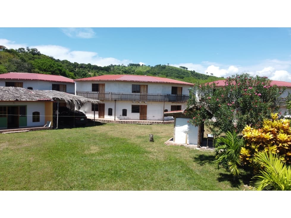 Se vende hosteria frente al mar en Playa Don Juan Jama Manabi. - 1