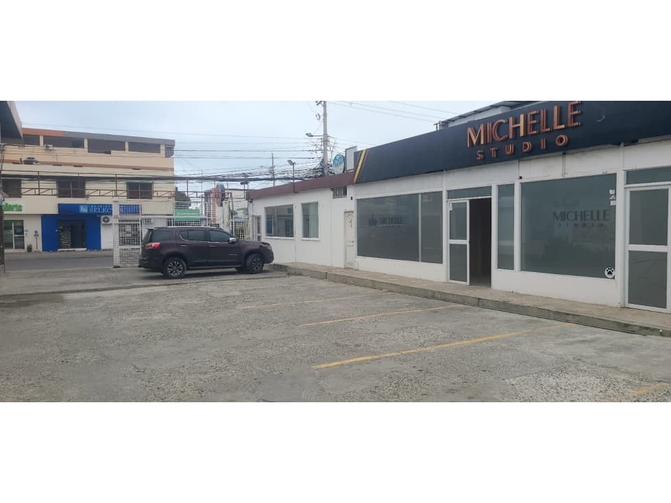 Se renta local comercial en Manta 2000 - 1