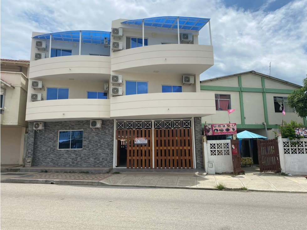 SE VENDE HOTEL EN PLAYAS DIAGONAL AL SHOPPING - 1