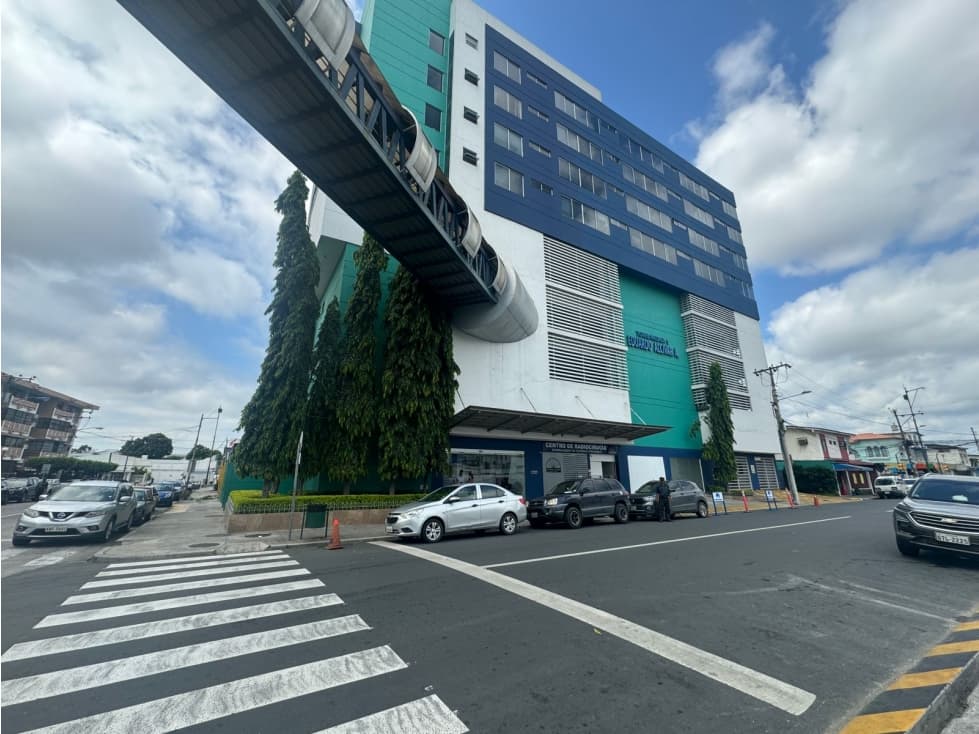 CONSULTORIO MEDICO EN HOSPITAL ALCIVAR TORRE 5 EXCELENTE VISTA - 1