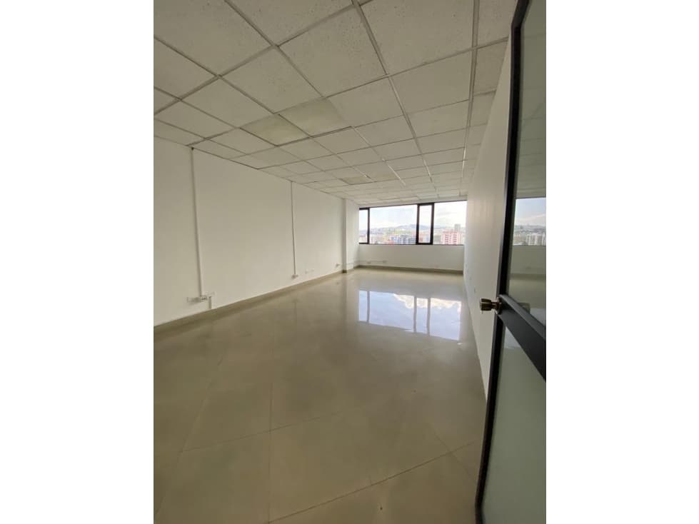 Oificinas de arriendo en Quito , Av. Colón - 1