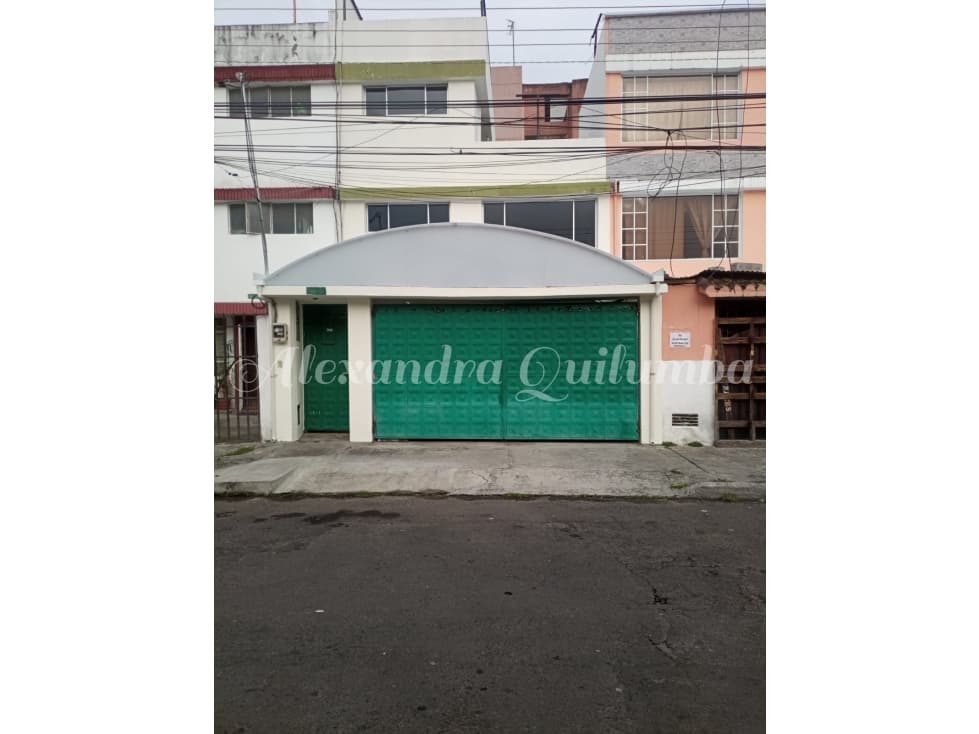 Casa de 3 Pisos en Venta en Cotocollao Quito Norte | Oportunidad - 1