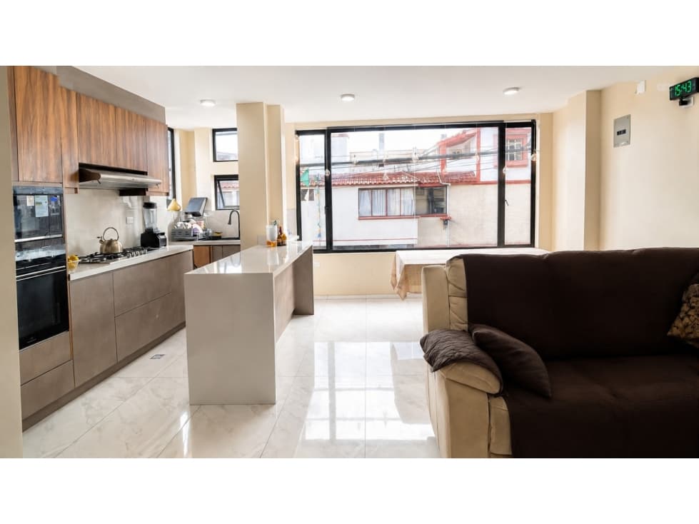 Casa en venta en Cayambe con local comercial rentado - 1