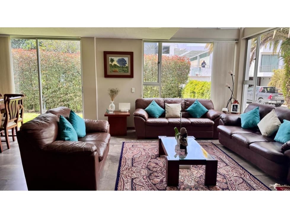 Casa en Venta en Tumbaco | 286 m² Construcción + 123 m² Jardín - 1