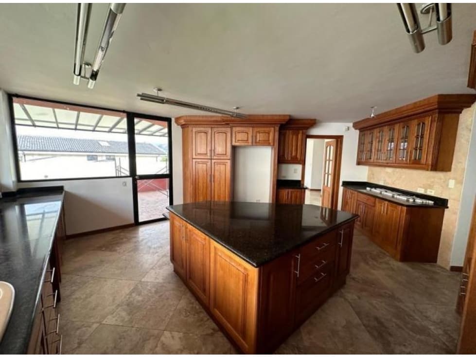 Casas de arriendo Cumbayá cerca de la USFQ 4 habitaciones - 1