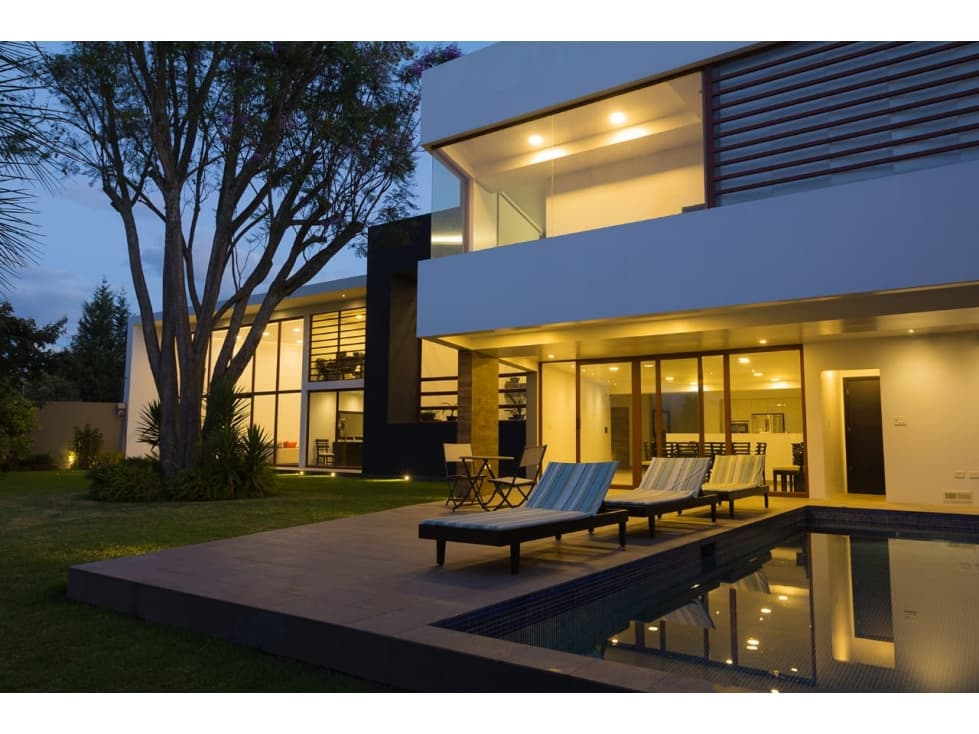 Casa de lujo en Renta Jardines del Este Cumbayá Seguridad y Elegancia - 1