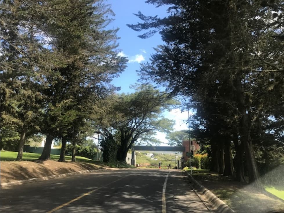 Venta de Terreno de 1,000 m² en Puembo, Junto al Club Arrayanes. - 1