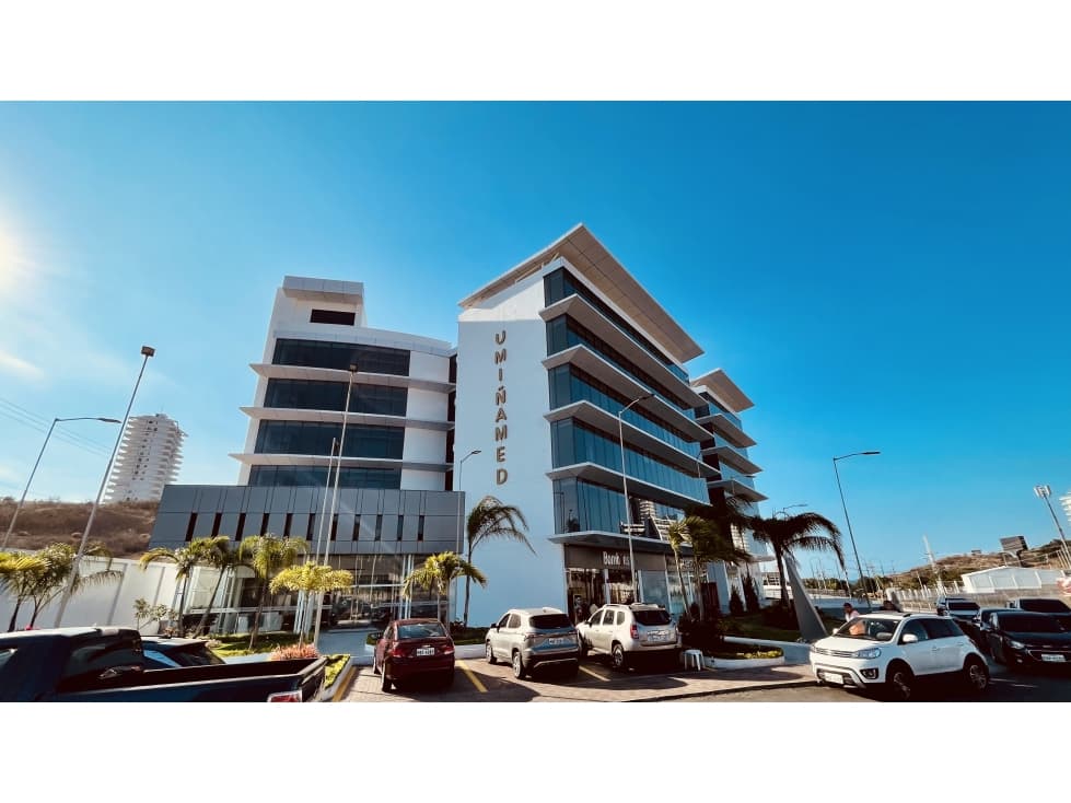 EN VENTA CONSULTORIO MÉDICO EN UMIÑAMED, MANTA - 1