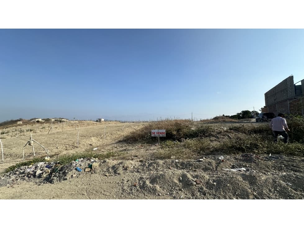 TERRENO EN LOS GAVILANES 222m2, SUR DE MANTA - 1