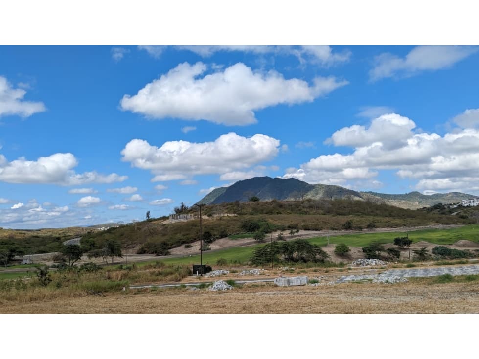 TERRENO AMPLIO CON VISTA AL CERRO EN MONTECRISTI GOLD CLUB - 1