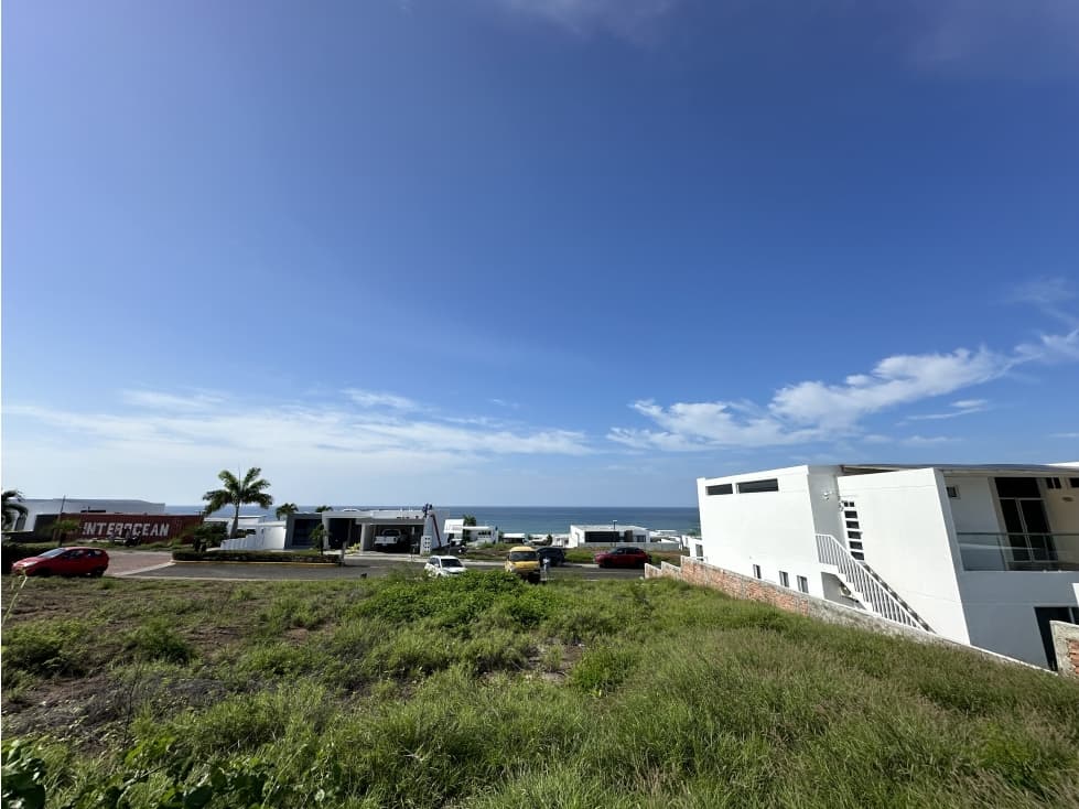 TERRENO EN URBANIZACIÓN MARINA BLUE, SUR DE MANTA - 1