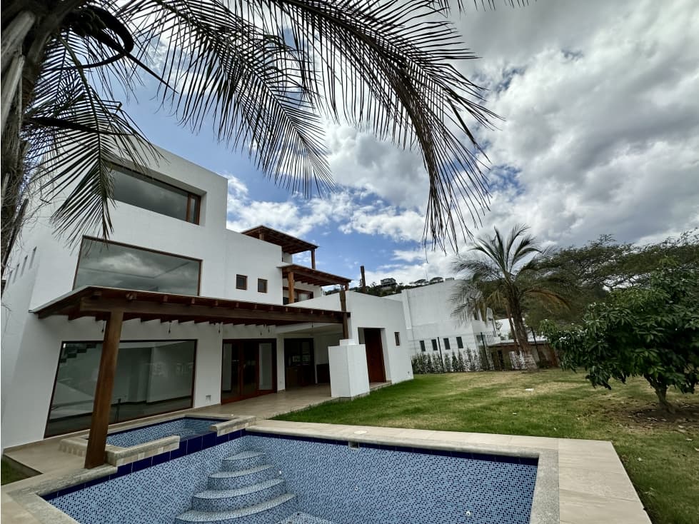 Casa VENTA Cumbayá 4 dormit estudio piscina pérgola - 1