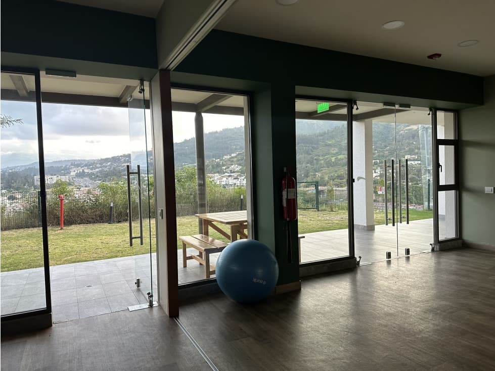 Departamento venta 105m2 Cumbayá 2 dormit con jardín 91m2 CR24N - 1