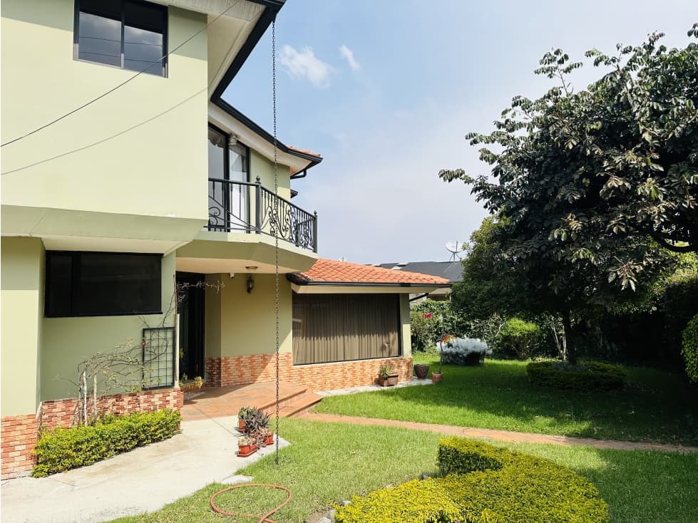 Casa ALQUILER en CUMBAYÁ 4 dormitor urb privada - 1