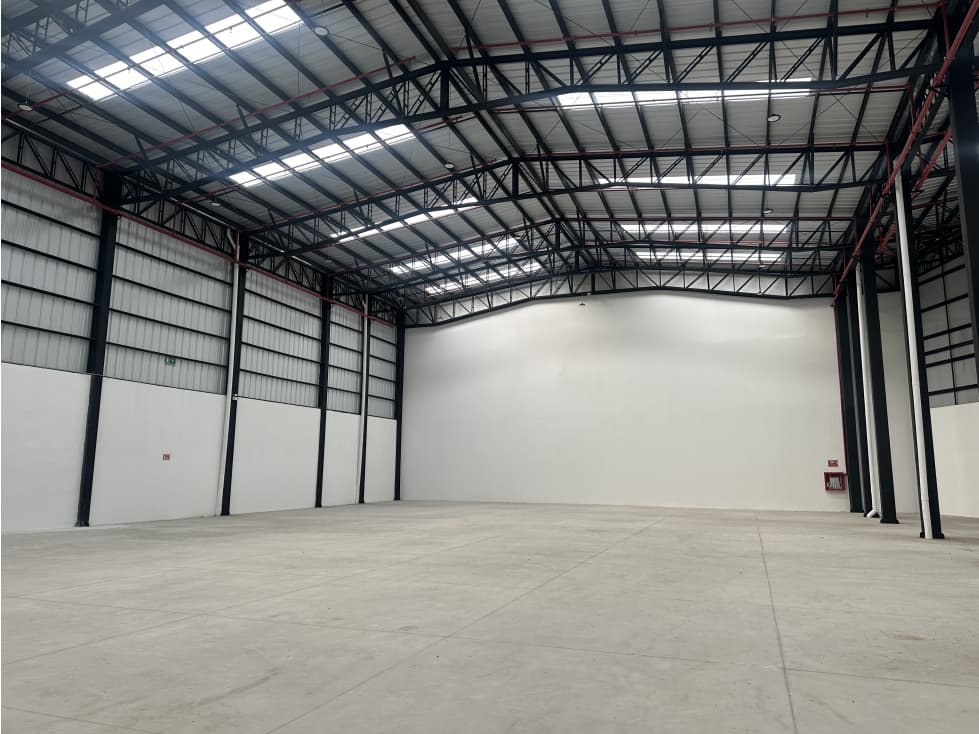 Galpón Industrial VENTA 1130m2 Quito 5 minutos aeropuerto i - 1