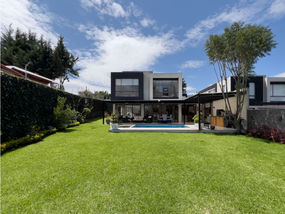 Casa VENTA 4 dormit con piscina TUMBACO sector Cerámica - 1