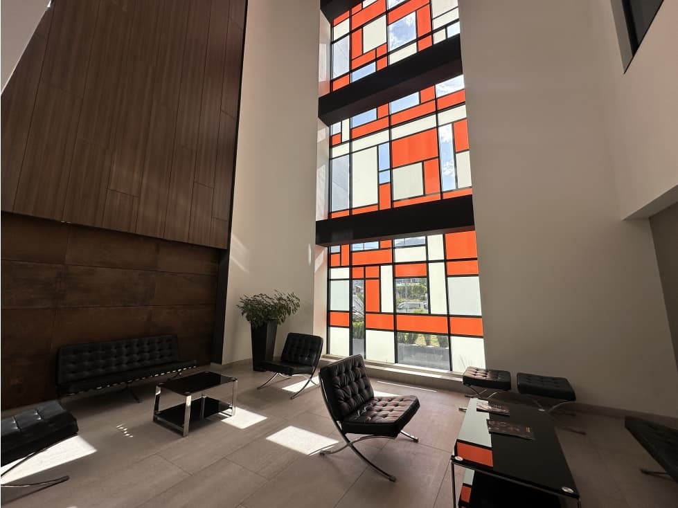 Oficina VENTA 40 m2 edificio corporativo nuevo en Quito - 1