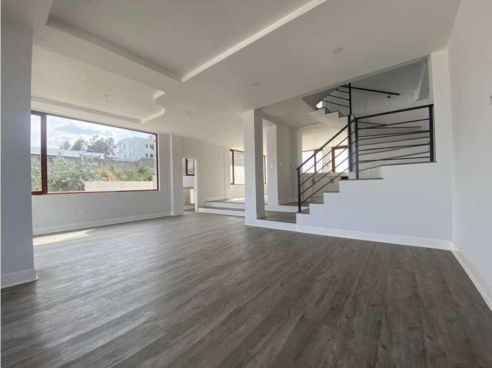 Venta Casa Por Estrenar San Patricio Cumbayá (PC) - 1