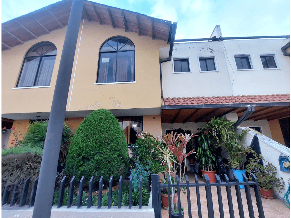 VENDO CASA DENTRO DE CONJUNTO EN CALDERON (VEB) - 1