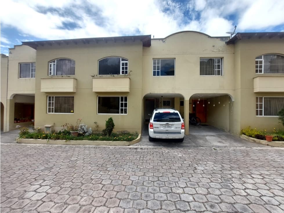 VENDO CASA SECTOR MASTODONTES (Carcelén) BEV - 1
