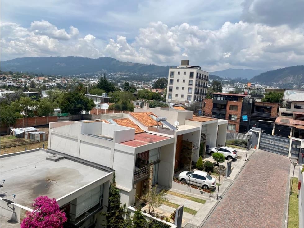 Casa en Renta en el Centro de Cumbayá - TT - 1