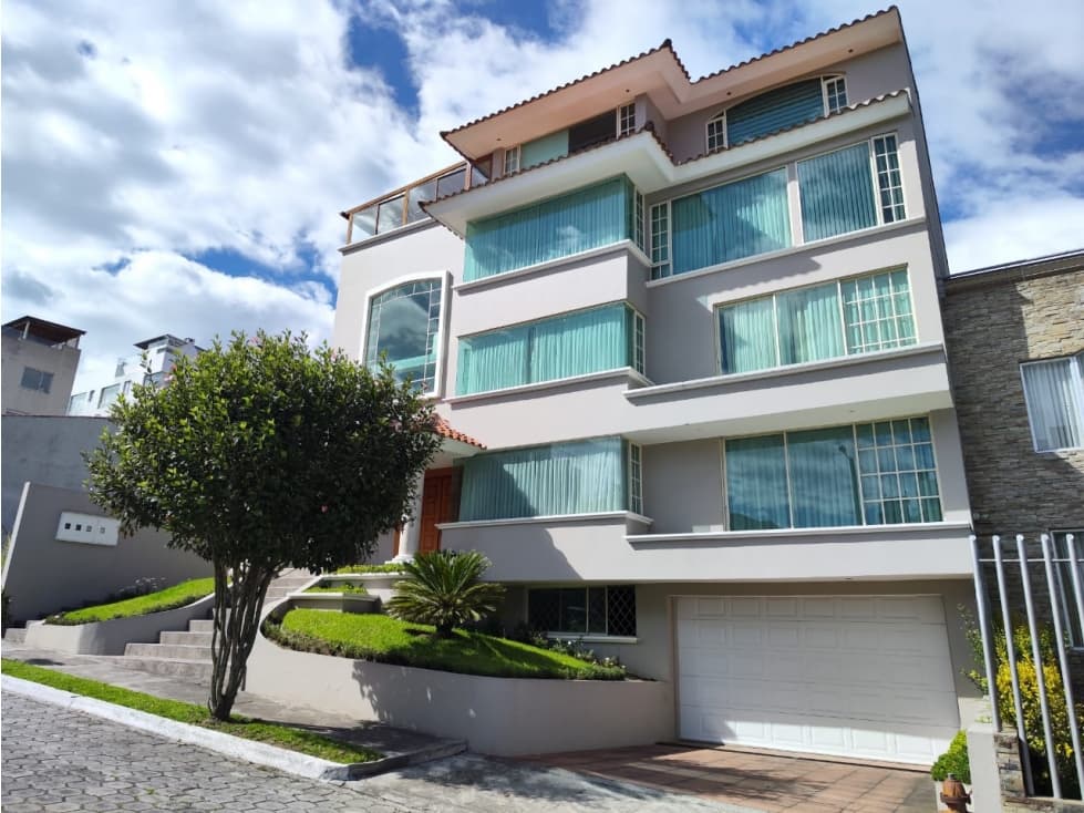 VENTA HERMOSA CASA DENTRO DE JARDINES DE AMAGASÍ(VB) - 1